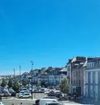 Facing the port of Audierne, close to beaches and Pointe de Raz Các khách sạn ở Audierne