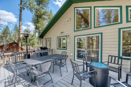 Holiday Tree House - with community pool & golf!