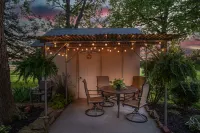 Peaceful Country Hideaway on the Edge of Lawrence - Minutes to Mass Street!