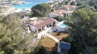 Villa on 2 beautiful bays with sandy beach, heated pool, ideal for. children