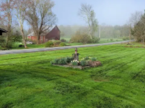 Gedney House Apt. 2: Only 8 Minutes to Bethel Woods! Newly Remodeled! Hotels in Delaware