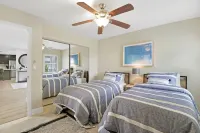 Beautiful 3 Bed, 2 Bath Golf Course Home Hotels near Shoppes of Victoria Square