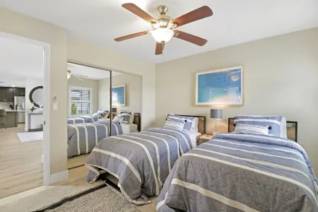 Beautiful 3 Bed, 2 Bath Golf Course Home Отели рядом с достопримечательностью «Порт-Сент-Люси Ботаникал Гарденс»