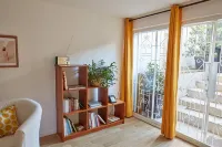 Quiet, spacious house just outside Paris. Metro 7 Hotels in Pantin