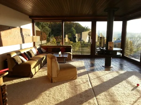 Spacious apartment with a panoramic view of the Rhine, Deutsches Eck and fortress Отели рядом с достопримечательностью «VFF Wehrtechnische Studiensammlung Koblenz»