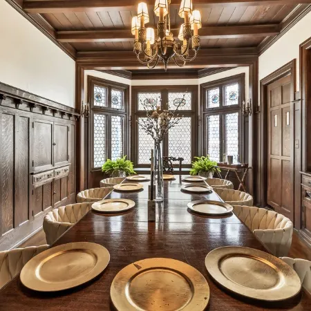 LUXE Manor with Modern, Elegant Vibes