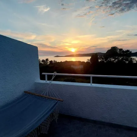 Joli Appartement à Cargèse Avec vue sur mer et Coucher de Soleil Отели в г. Каржез