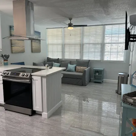 Beach Block Apartment w/ Balcony