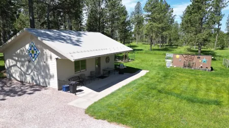 Heart of the Black Hills, Bordering National Forest, Fresh Air & Bright Stars!!