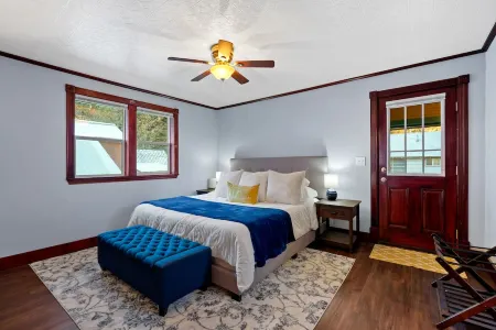 Pulaski Trail Escape / Fully Stocked Kitchen / Sleeps 18 w Off Street Parking