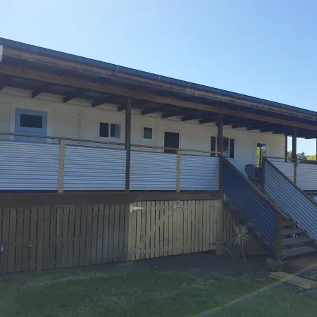 Indoor/outdoor pet-friendly beach house next to world-class beach and river.