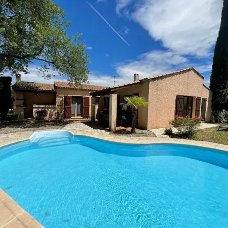 Charmante Villa Provençale de 3 Chambres à 450m du Centre de Flayosc Отели в г. Флейоск