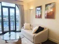 Jolimont Views - Centrally located top floor apt overlooking MCG/Rod Laver