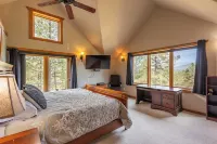 Log Hill Lodge-BEST VIEWS, Hot tub, Close to town+Wolf Creek, privately owned