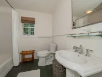 Two Bedroom Cottage Close To Town