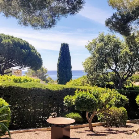 400m from the sea, Villa with splendid sea view, heated infinity pool