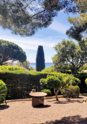 400m from the sea, Villa with splendid sea view, heated infinity pool