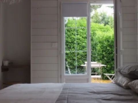 Brand new! Charming, bright, Nordic-designer house 300 m from the sea 阿貢庫坦維爾酒店