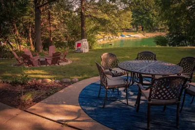 Sleeps 22~Hot Tub~Gameroom~Theater~Gym~Lake Views