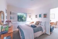 Luxurious Cottage with Valley Views & Cozy Fireplace. Tha Award Winner 2025. Hotels in Tanybryn