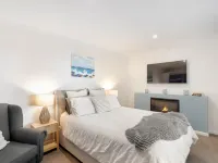 Escape to Coastal Tranquility - 400m from Primrose Sands Beach Hotels in Sorell