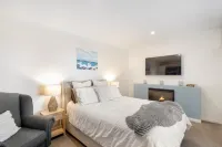 Escape to Coastal Tranquility - 400m from Primrose Sands Beach Hotels in Sorell