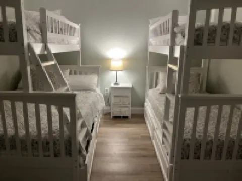 Adorable, updated condo. Walk to Weirs Beach. Near Bank of N.H.Pavilion. Hotels in Laconia