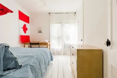 Entire Renovated Country House, Sleeps 7, Pets, Creek Across the Street