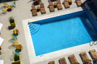 Hampton Inn by Hilton Piedras Negras - ที่มีสระว่ายน้ำ