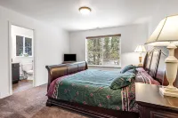 Spacious 7 bedroom, 4.5 bathroom, 5-7 minutes to downtown