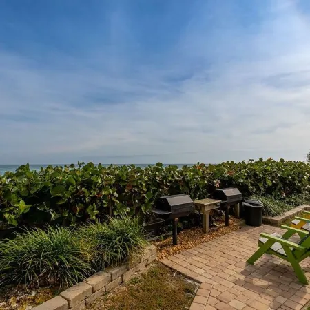 Renovated Condo with Pool on No Drive Beach