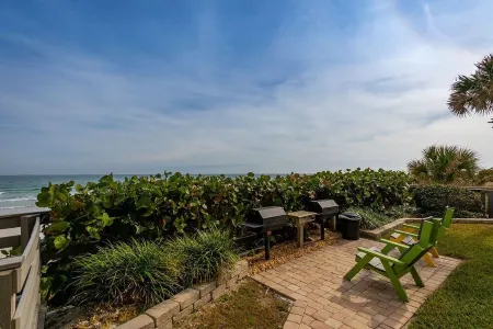 Renovated Condo with Pool on No Drive Beach Отели в г. Понс-Инлет