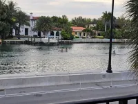 Exquisite 2 Bedroom 2 Bath Steps to the Beach!!