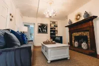 Historical Manor 2 bedroom Unit - Minutes from downtown Middleburg