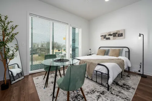 Stylish DT Studio w/ Private Balcony!