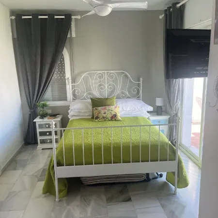 Lovely 3 bed 3 bath end villa with pool and beautiful port in Duquesa