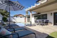Scottsdale Oasis - Private pool & sleeps 10! Minutes to Old Town & airport!