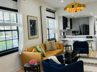 Villa 5 Mins Walk to Img Academy. Sleeps 6. PoolGated and 2 Free Parking Spots