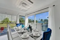 Walk to Beach w/ Salt Pool & Spa, Double King Master BR, Washer Dryer Oceanview