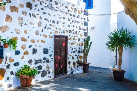 Luxury loft in the center of Arrecife. Very spacious and bright. Newly renovated!