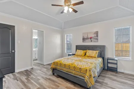 The Sweet Oasis with an outdoor jacuzzi