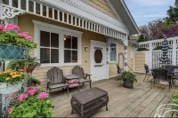 Charming Victorian, Private Hot Tub