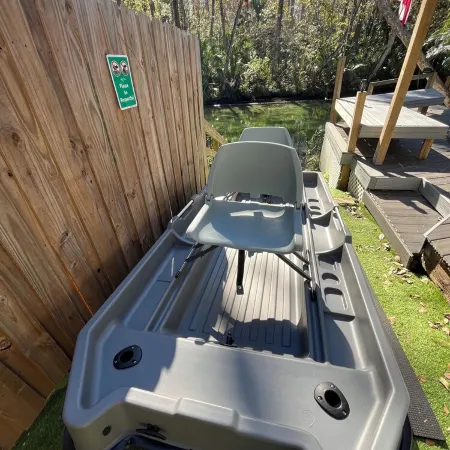 Main river home: Jon boat with trolling motor and hot tub!