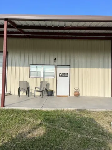 Cuddly Critters Cottage - Alpacas, Goats, Emu's and YOU!