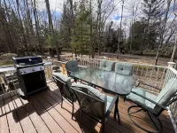 Lake view 4-bedrooms house for 12 people in gated community in peaceful Pocono