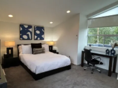 Chic Serenity in the Heart of Santa Monica - Walking Distance to the Beach