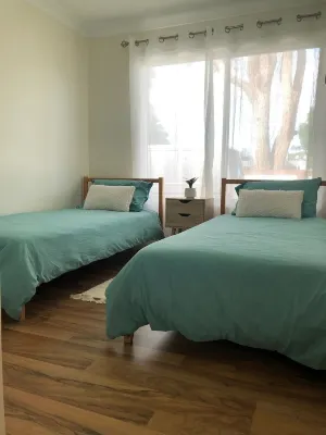 Tumbi Cottage -Cheerful 3 Bedroom Home with Studio