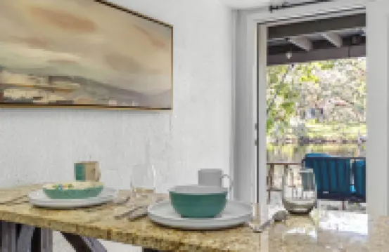 》Urban Getaway Next to Downtown, w/Firepit 《