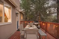 Pet Friendly Mountain Getaway w/ Hot Tub & Game room