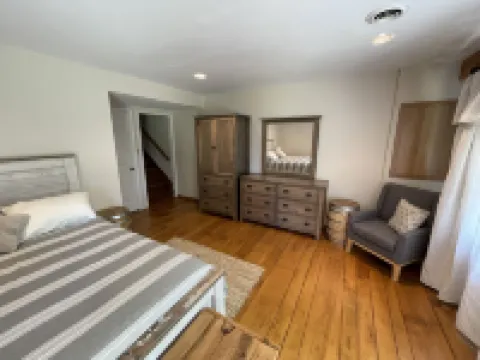 Pennsy Ridge Hideaway: Relax in our centrally-located wooded retreat w/ hot tub